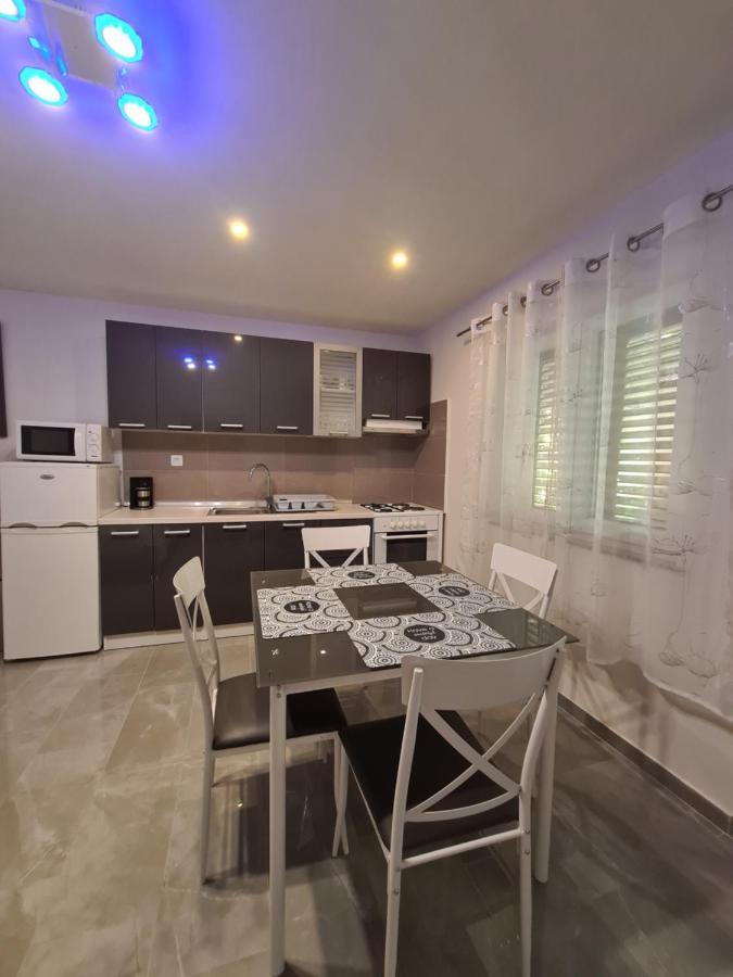 Apartments Kresan Sukošan Eksteriør bilde
