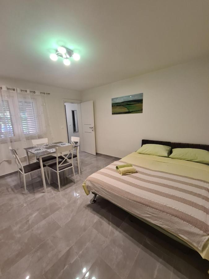 Apartments Kresan Sukošan Eksteriør bilde